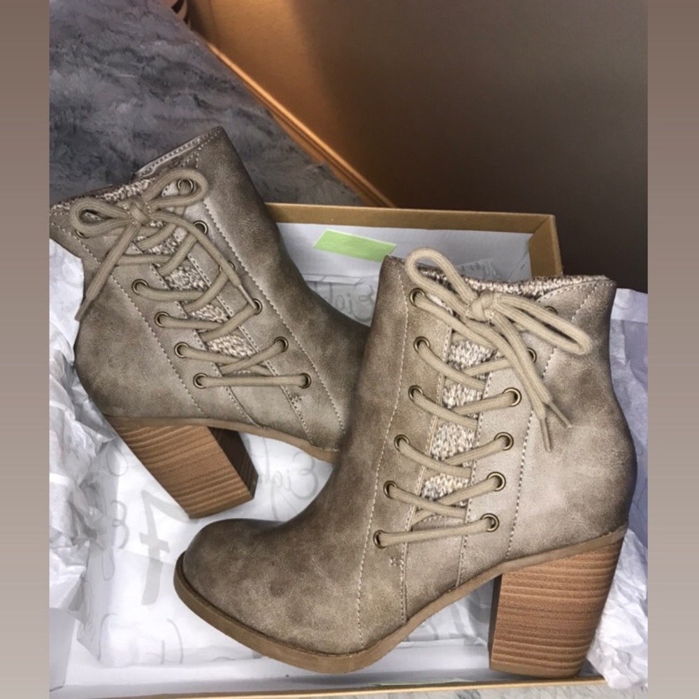 Tan colored Vintage 7 eight booties ‼️ Size 8.5 ‼️